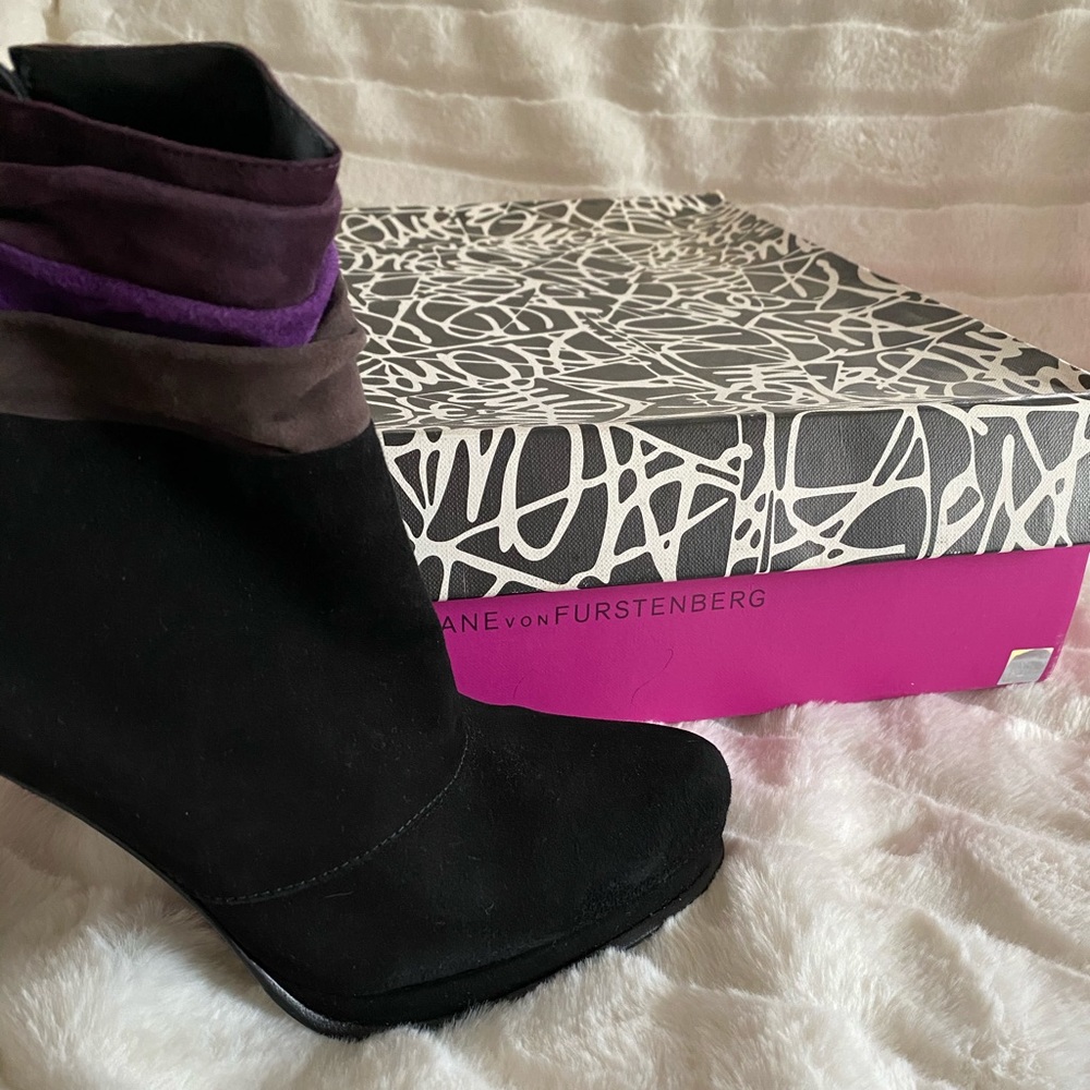 Diane von Furstenberg DVF black high heel boots 8